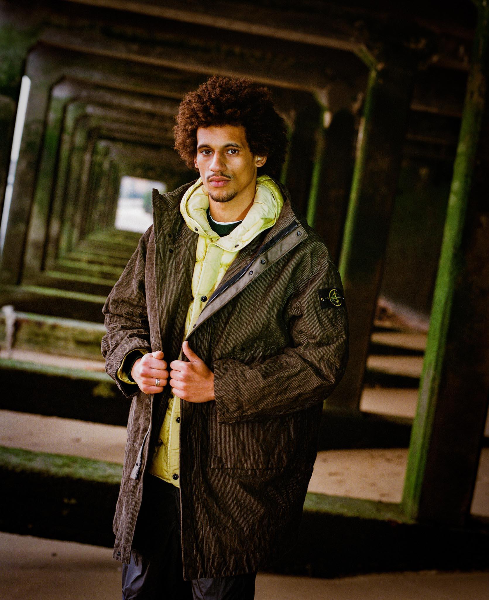 [Stone Island] Wrinkled Corduroy 500-TC Hooded Parka with Detachable Down Lining in Military Green - Image 3
